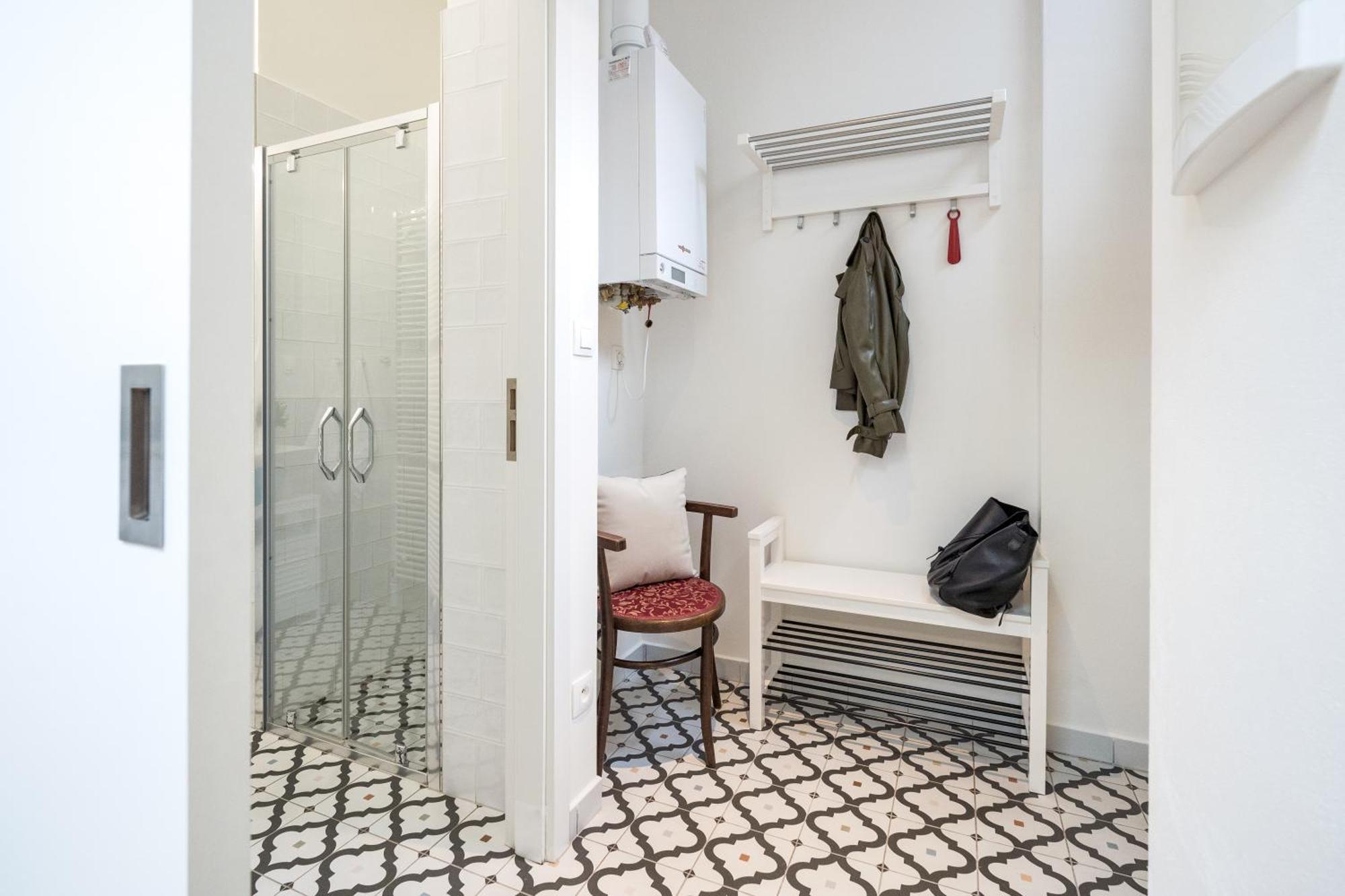 Days - Private Terrace - Spacious - Hip District