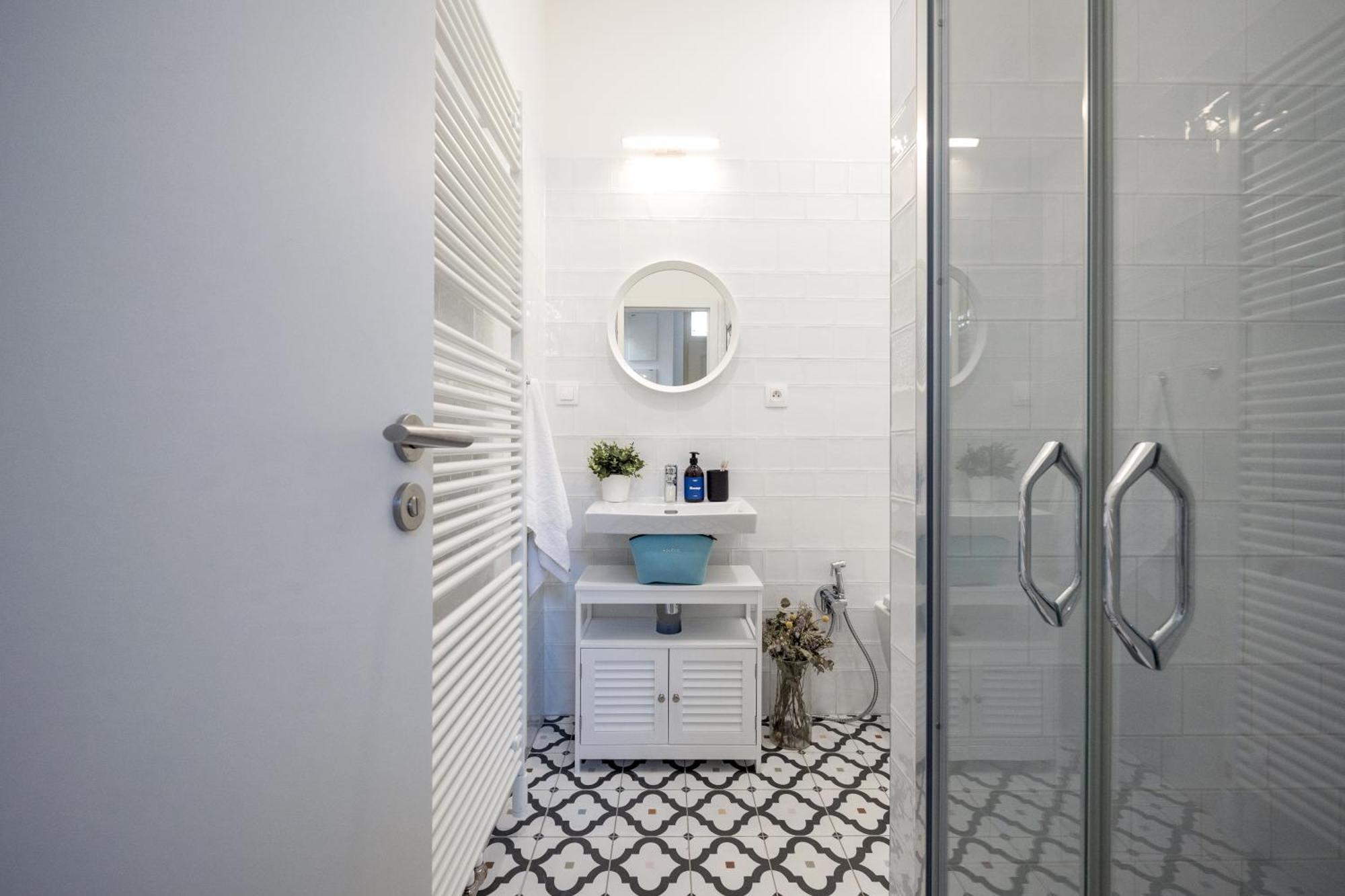 Days - Private Terrace - Spacious - Hip District Praha