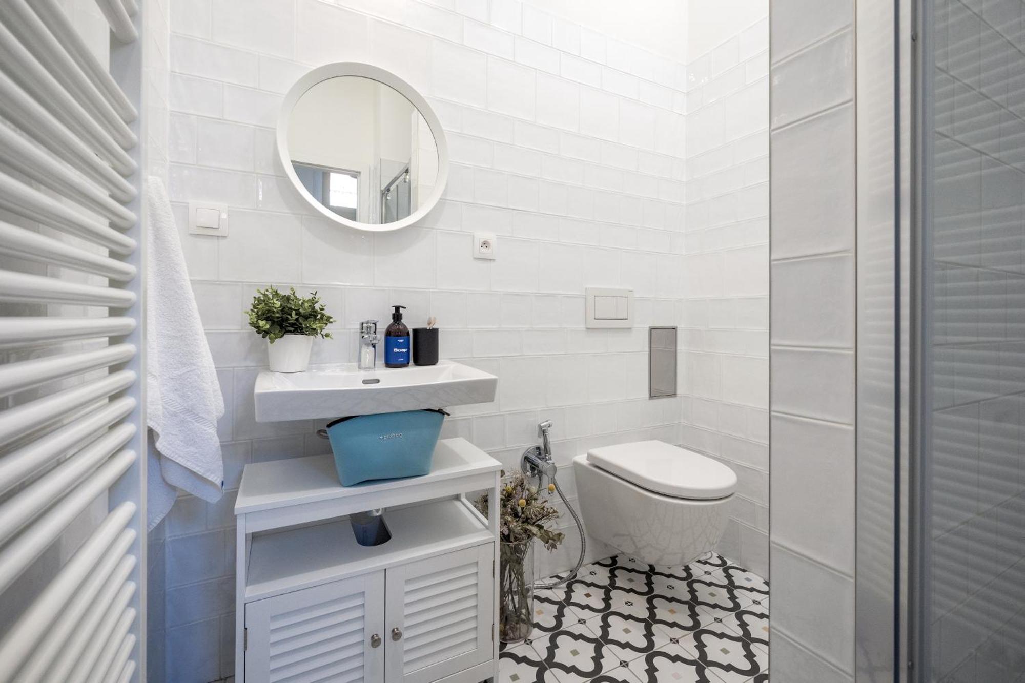Days - Private Terrace - Spacious - Hip District Apartment Prague