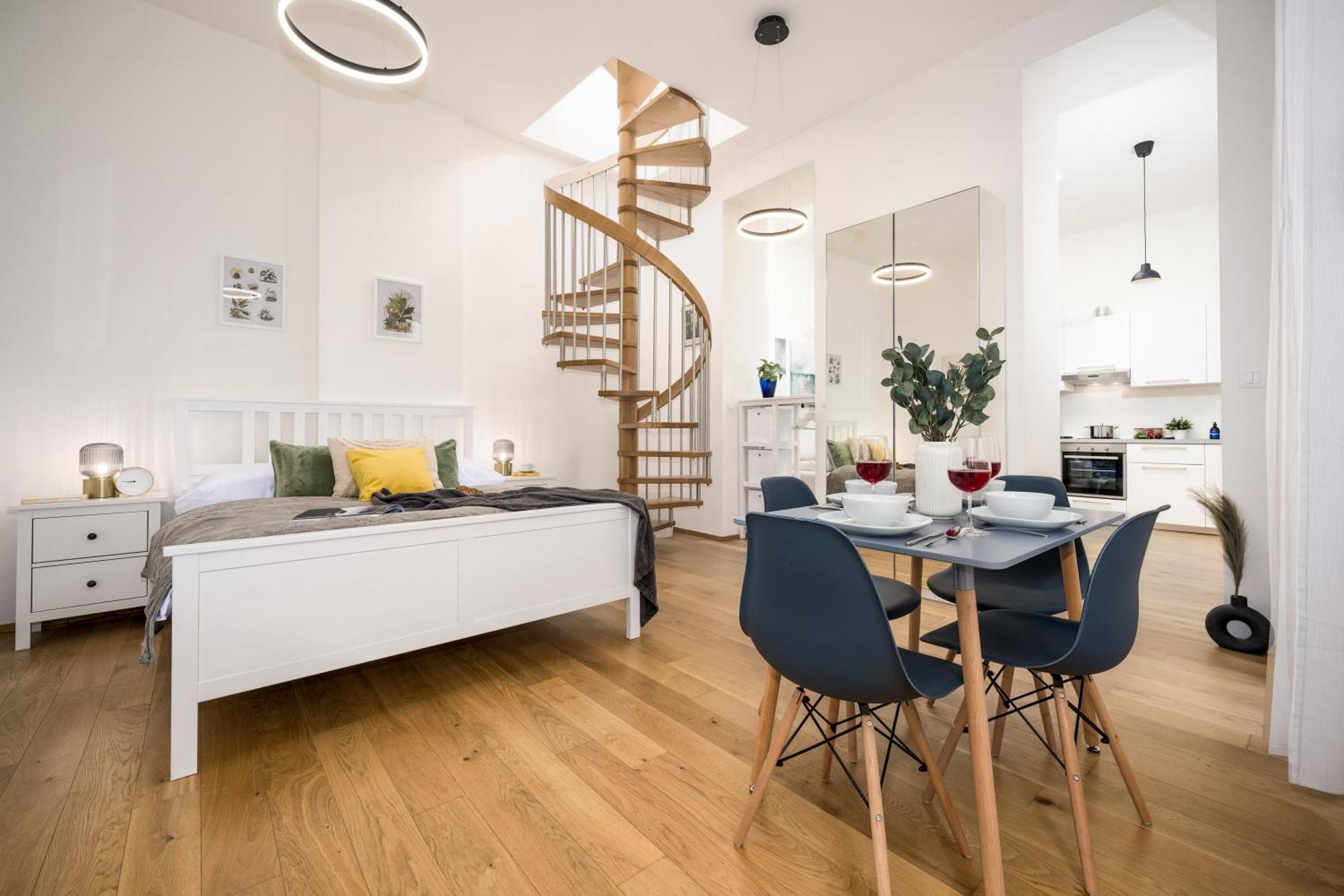 Apartment Days - Private Terrace - Spacious - Hip District *